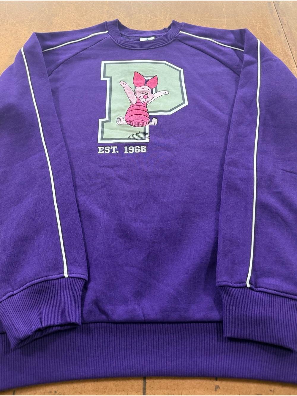 Disney - Purple Graphic Piglet Sweatshirt size M - Picture 7 of 9